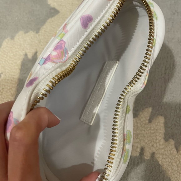 NWT Stoney Clover Lane x Roller Rabbit Cotton Candy Hearts Zipper Pouch - Picture 3 of 6